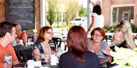 Terrasse du restaurant Le Kaffé Inn, Plessisville