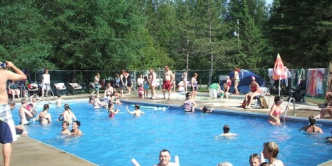 Camping plage paquet Vue de la piscine du camping plage Paquet