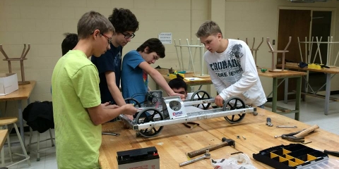 Dix-huit jeunes de la polyvalente La Samare de Plessisville participent à la compétition Robotique First Québec