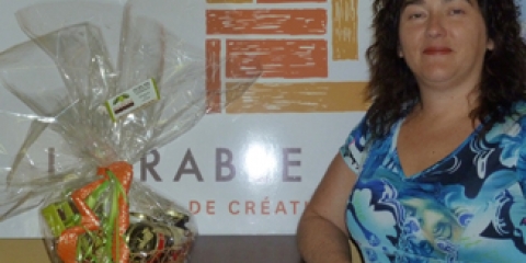 Mme Sylvie Fortier, gagnante du panier de produits locaux et régionaux d’une valeur de 50$ qui fut tiré au hasard parmi les participants au sondage agroalimentaire 2012 du CLD de L’Érable. Mme Sylvie Fortier, gagnante