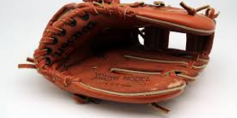 Un nouveau circuit de balle-molle voit le jour au Centre-du-Québec Gant baseball