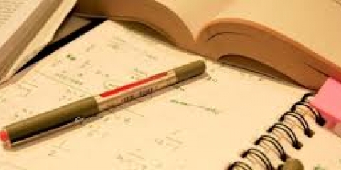 Un retour aux études… Est-ce pour moi? Livres, crayons, études