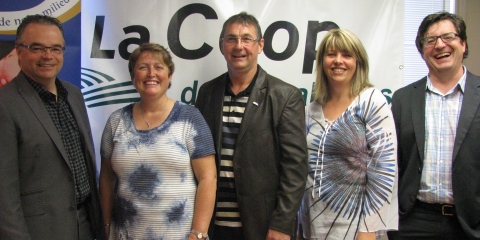 René Thériault (directeur Coop des Appalaches), Maryse Bergeron (présidente UPA de L’Érable), Renaud Bergeron (président Coop des Appalaches), Solange Thibodeau (conseillère agroalimentaire CLD de L’Érable) et Rick Lavergne (directeur CLD de L’Érable) René Thériault (directeur Coop des Appalaches), Maryse Bergeron (présidente UPA de L’Érable), Renaud Bergeron (président Coop des Appalaches), Solange Thibodeau (conseillère agroalimentaire CLD de L’Érable) et Rick Lavergne (directeur CLD de L’Érable)