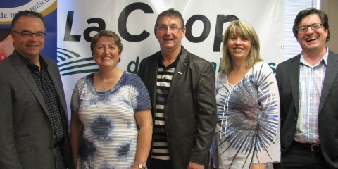 René Thériault (directeur Coop des Appalaches), Maryse Bergeron (présidente UPA de L’Érable), Renaud Bergeron (président Coop des Appalaches), Solange Thibodeau (conseillère agroalimentaire CLD de L’Érable) et Rick Lavergne (directeur CLD de L’Érable)