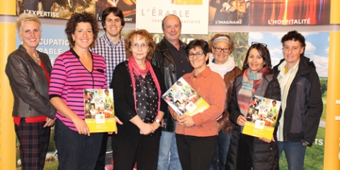 Sur la photo, de gauche à droite se trouvent les responsables de l’accueil des municipalités de la MRC : Jacinthe Couture (Ville de Plessisville), Sophie Rodrigue (Ville de Princeville), Jérémie Tremblay (représentant pour Sainte-Sophie-d’Halifax), Francine Therrien (Paroisse de Plessisville), Michel Paquin (Villeroy), Ginette Jasmin (Saint-Pierre-Baptiste), Diane Vigneault (Saint-Ferdinand), Lise Bouchard-Lambert (Lyster) et Julie Bernard (Laurierville). Absents de la photo : Denis Blier (Notre-Dame-de-Lou