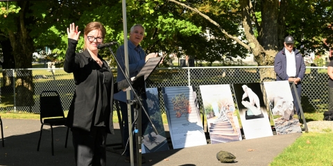 Sabrina Raby, lors de l'inauguration l’inauguration du parc commémoratif dans le cadre du 175e d'Inverness Sabrina Raby, lors de l'inauguration l’inauguration du parc commémoratif dans le cadre du 175e d'Inverness